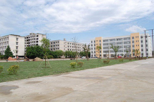 珙县职业高级中学宿舍是几人间 珙县职业高级中学宿舍是几人间