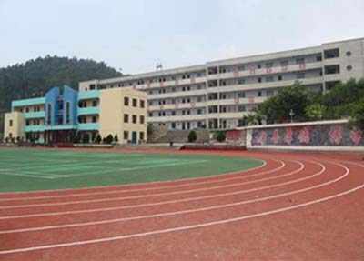 学校操场.jpg 学校操场.jpg