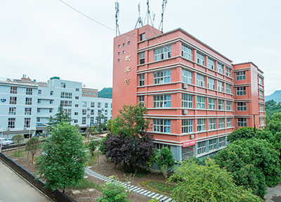 学校教学楼.jpg 学校教学楼.jpg