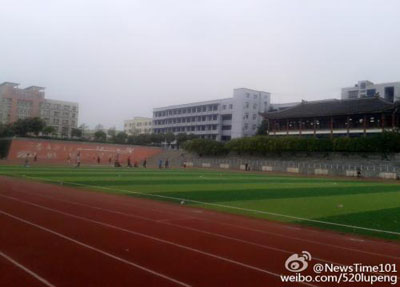 学校操场.jpg 学校操场.jpg