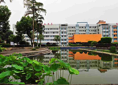 喷泉池.jpg 喷泉池.jpg