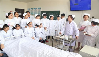 重庆护理专业较好的大专学校