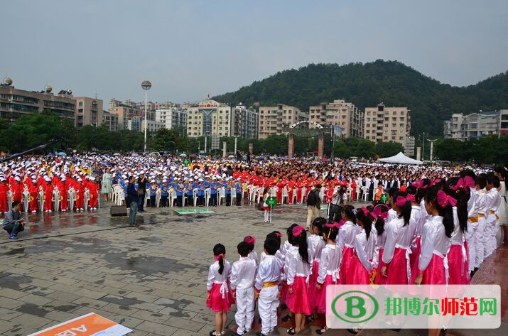 贵阳振华艺术师范职校