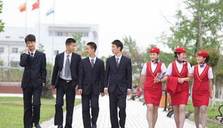 四川学航空去哪个学校