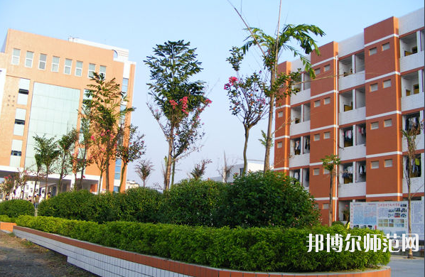 泸州电子机械幼师学校