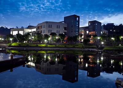 å­¦æ ¡å¤æ¯