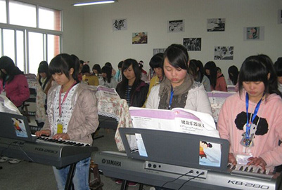 宜宾县柳嘉职业技术学校电子琴教学室